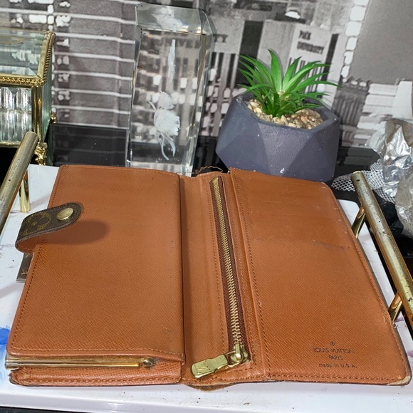 Authentic Louis Vuitton Monogram Long French Kisslock Wallet - Picture 13 of 16